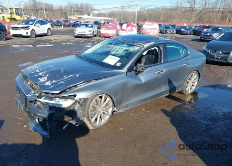 2021 Volvo S60 T5 Momentum z USA, uszkodzony, nr VIN 7JR102TZ1MG113089